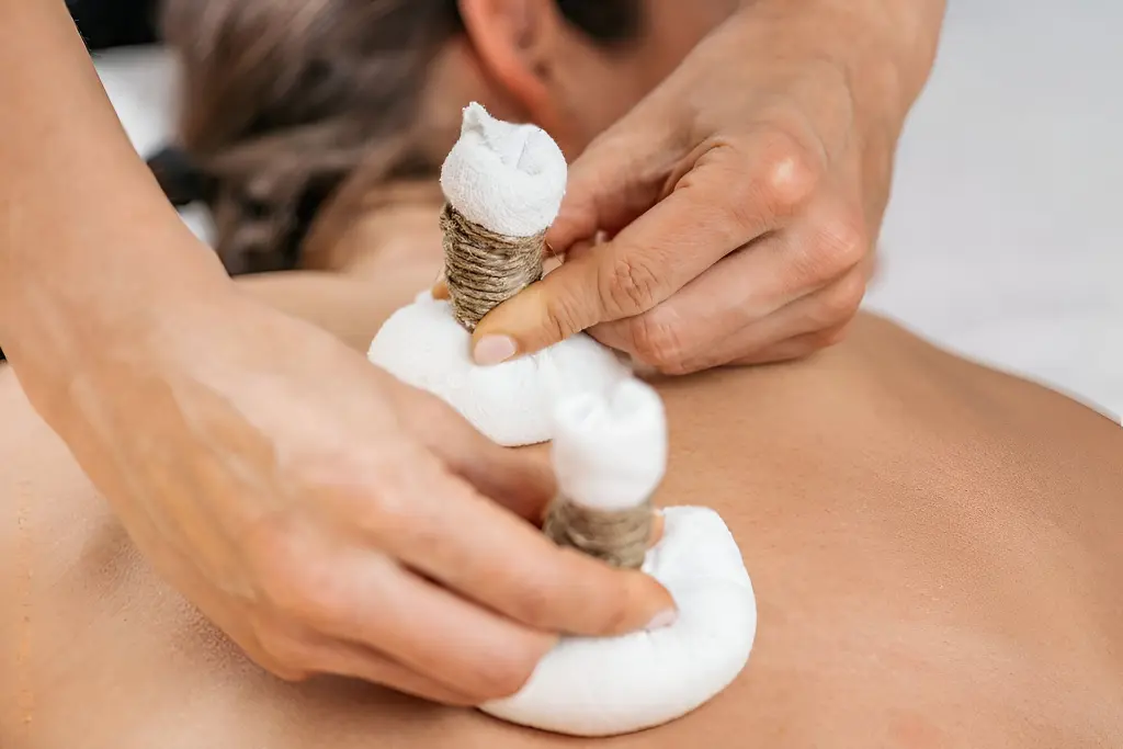Potli Massage back 2.webp